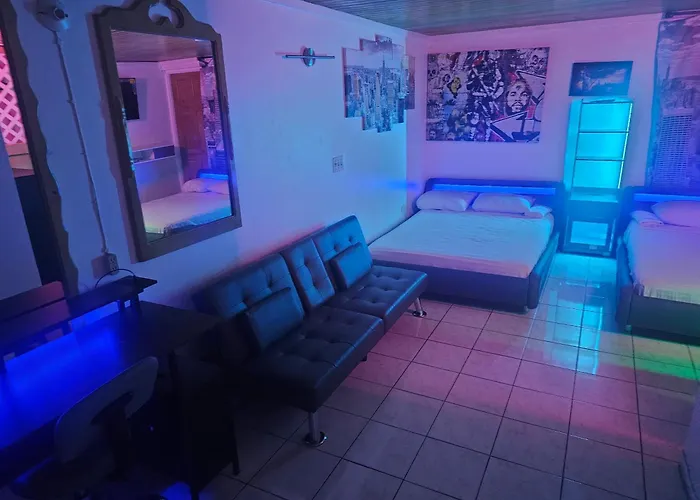 Big Apple Hotel 4*